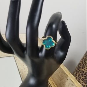 Shiny blue Clover ring leaf